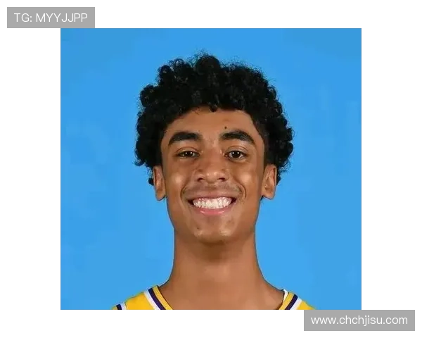 里夫斯助攻克里斯蒂精准三分展现默契配合助力球队逆转胜利